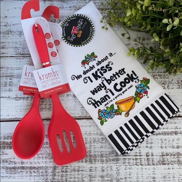 NWT Suzy Toronto Tea Towel | 💋 I Kiss Better Than I Cook 💋 - Picture 2 of 4